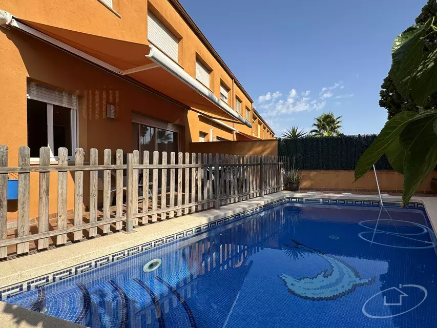 Casa adosada en Palafrugell, con piscina.