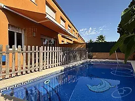 Casa adosada en Palafrugell, con piscina.